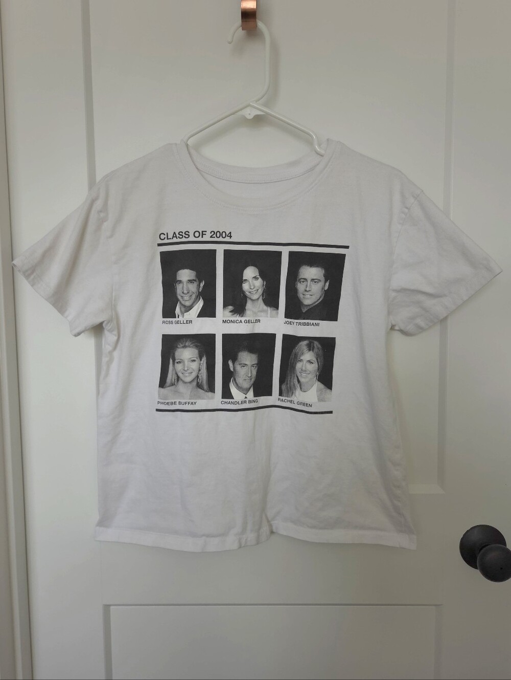 FRIENDS White Short Sleeve Graphic Tee. Size M. #SW
